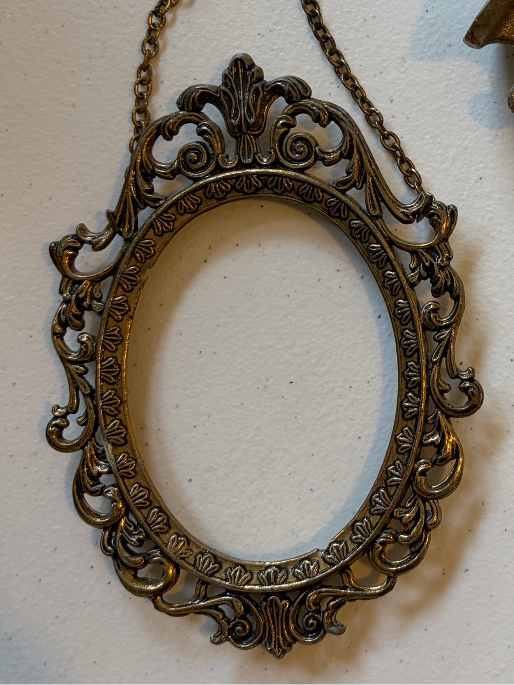 Vintage Italy Ornate Cast Brass Oval Hanging Picture Photo Frame Rococo Baroque